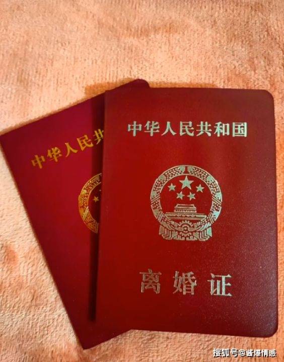 证件制作哪家好？线上快印平台 vs 线下老牌门店：谁更胜一筹？